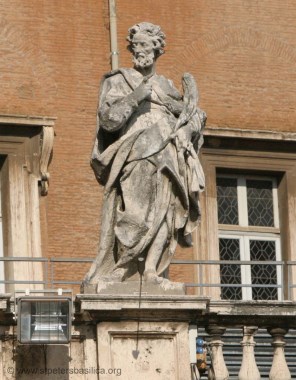 성 조시모_by Annibale Casella_on the colonnade of the Square of St Peter in Vatican City.jpg